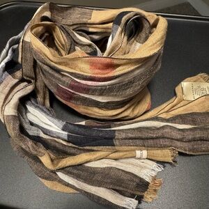 Burberry linen scarf